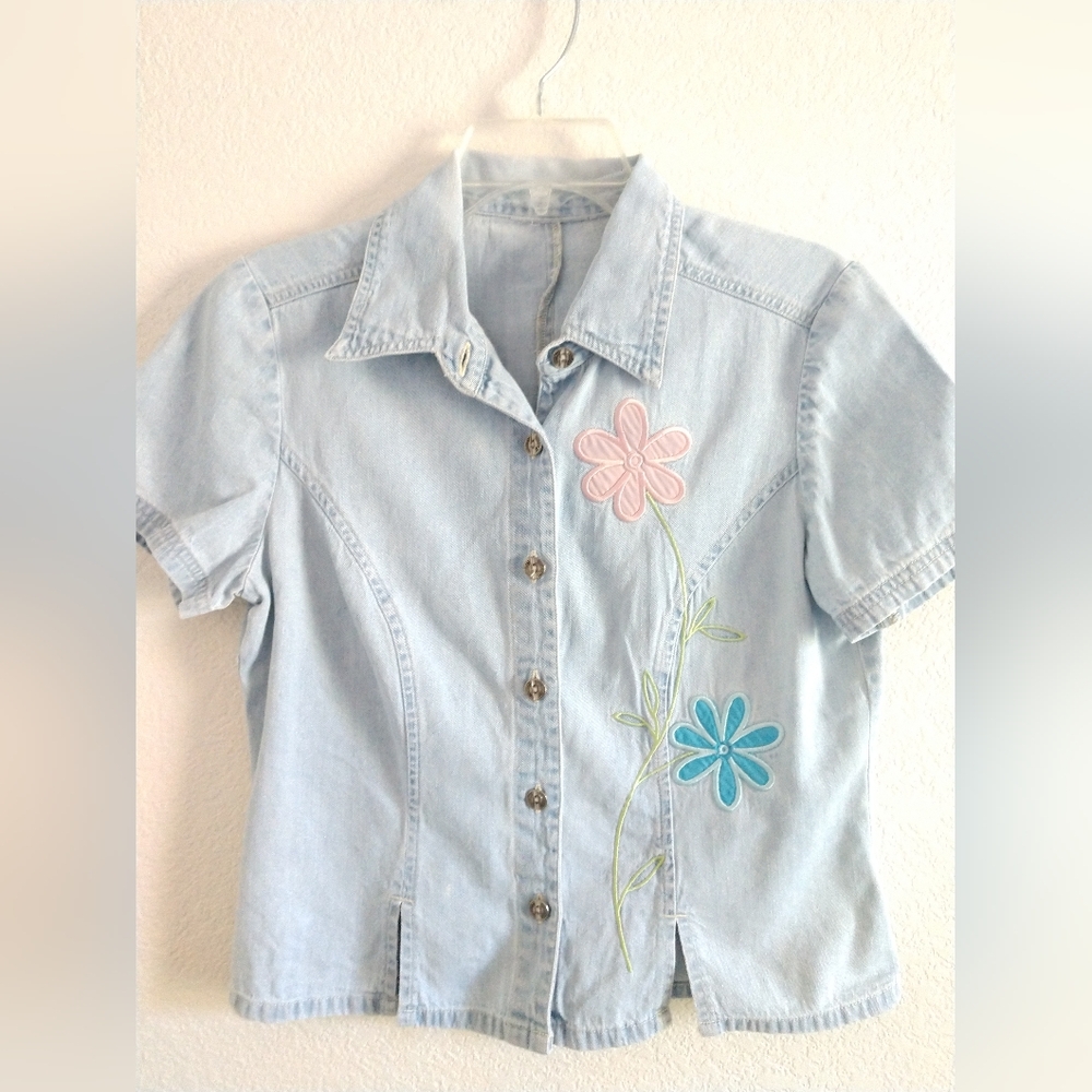 Adorable Vintage Denim Floral Shirt Embroidered Applique Flowers Short Sleeve SP
